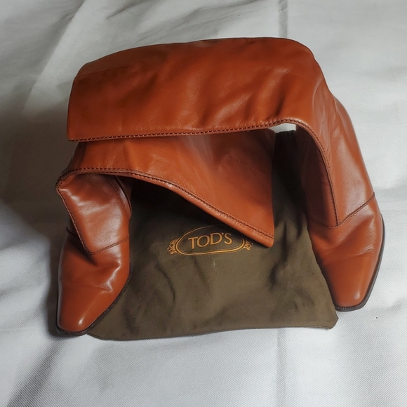 TOD'S Knee Length Boots and Purse - Picture 7 of 13